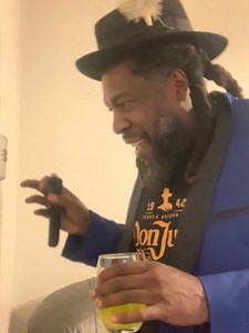 3.1K views · 396 reactions | A Happy Seat Sniffing New Year…廊 #HappyNewYear #entertainment #ringcamera #karen #weirdos #humor | Christopher Campbell | Facebook