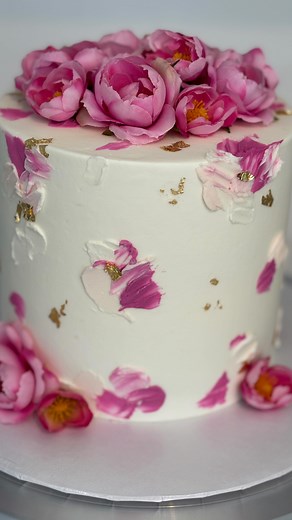 Beauty and floral 🌷 • • • • • • #birthdaycake #angiescakesandsweets #floralcake #orlandoflorida #cakeartist #cakeidea #smallbusiness #70thbirthday | Angies cakes and sweets