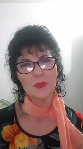 Pentru ca este weekend 🙂, viata este asa 😊si asa sa va cant ceva live 🙂cam de dimi. dar....merge🤗😘♥️🌺🙂 As vrea sa mi spuneti pentru data viitoare ce a ti dori sa va cant 🙂live!🤗😘♥️ | Neta Soare Oficial