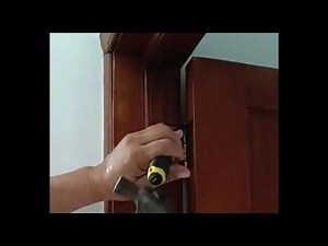 Cómo instalar una puerta de madera paso a paso: técnicas de carpintería para un trabajo duradero