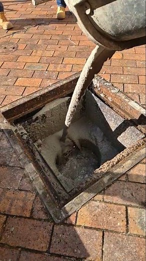 Pretty satisfying watching 5.4m³ of flowable fill emptied into a disused diesel trench. #fillitup #flowablefill #minibutmighty #minimixconcretesupplier #brisbaneconcretesupplier #itsnotcementitsconcrete #supportsmallbusiness #supportthelittleguys #minimixtruck #brisbaneconcrete #minimix | Westside Minimix