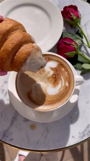 1.5K views | Cape Town consistently earns its spot as a top tourist destination for its stunning location, captivating sights, and exceptional dining scene. And, what better way to appreciate its beauty than waking up to this spectacular scene at The Commodore Hotel?  Reel credit: @ninarheed, that cuppa looked glorious! | Legacy Hotels | Facebook