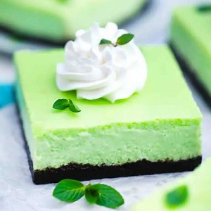 Foolproof Oreo Mint Cheesecake Bars https://sweetandsavorymeals.com/oreo-mint-cheesecake-bars-recipe/ | Sweet and Savory Meals