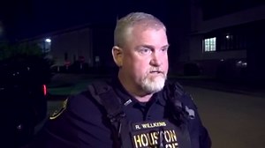 Man shot and killed while wrestling woman over gun in SE Houston apartments, HPD says