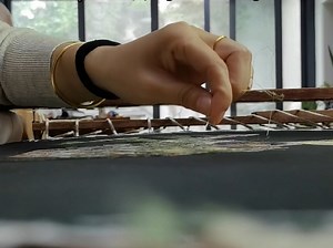 当传统刺绣遇上现代生活，古老的针法碰撞潮流的设计，是传承的新起点。一针一线，串起历史与当下，让这份指尖艺术走进日常在新时代绽放新的光彩#梁雪芳苏绣#刺绣#水滴绣