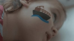 Un bateau à conteneurs peint sur : vidéo de stock (100 % libre de droit) 3391578243 | Shutterstock