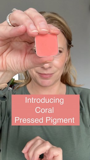 🌈 Introducing Coral! Seint’s pressed pigments that drop March 17th‼️ These ultra-saturated pressed pigments offer high-impact colors that blend effortlessly for a soft wash of color or layer for bold dimension. As always, I keep it honest with y’all. When I saw the swatches of these shades from conference….I was like uhm “don’t think these will work for us mature gals”, vibrant powders???? But I’m learning in my mid-fifties to try new things, lol. So I tried them and I love them. The sky is the