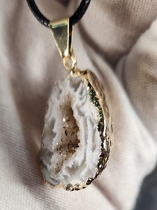 Agate Geode Crystal Necklace – Natural Druzy Quartz Geode Pendant, One of a Kind Statement Jewelry - Etsy Canada