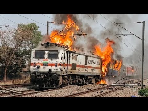Live High Speed Train Crossing 😱 | Viral video Indian railway