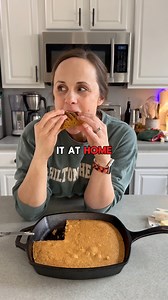 https://www.mommafitlyndsey.com/instant-pot-cornbread/ #recipe #cornbread #homemadefood | Momma Fit Lyndsey