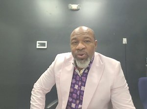 Hello Paris!!!! 🇫🇷 Gran frèm Pasteur Samuel Robuste gen yon mesaj pou ou!!!! ARE YOU READYYY??!#2Juin #AktivePuisansOu | Spencer Brutus