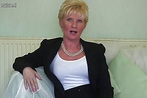 Fine Gamle dame følelse frække porno hår mor og søn