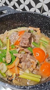 “Sup Daging Ala Thai Reng ROI 🍲🔥 Tak perlu pi restoran, masak sendiri lagi puas hati! Daging empuk, kuah pedas masam seimbang, cukup rempah, tambah xerro sikit. rasa dan bau memang paduu! Siapa yang suka masak sup style Thai, wajib try resepi ni. ❤️ Masak dengan kasih sayang 💧 Berpeluh makan, tapi puas! Selamat mencuba #SupDagingThai #MasakanRumah #fyp #SedapBetui #RengRoi #XEERO #dapoqcf #phytax #gengmasak #homecooked | Che Feeza