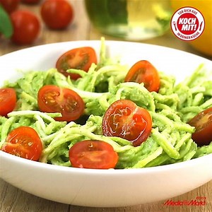 Alles auf Grün🥒🥑 Und ein bisschen Rot 🍅😅 Zum Rezept: http://bit.ly/2VKcKvS | KOCH-MIT.DE