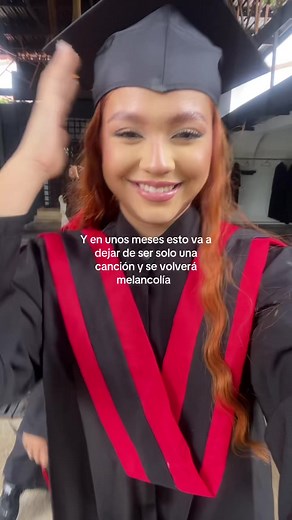 Celebrando la Graduación con Bad Bunny