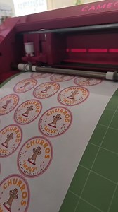 Trabajando en el pedido de etiquetas como siempre para nuestros amigos de Churros “MaVi” 😍 | Creaciones Diaz