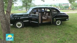Suren Haceaturean este posesorul unui automobil legendă în care mergeau doar oamenii de partid din URSS. Cum arată Gaz-12 ZIM pe care a restabilit-o cu mare grijă, vedeţi în reportajul lui Victor Solonari. | O nouă zi | Facebook
