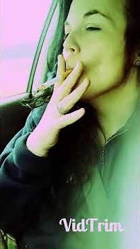 woman smoking Marlboro red 100❤️💋🚬💨