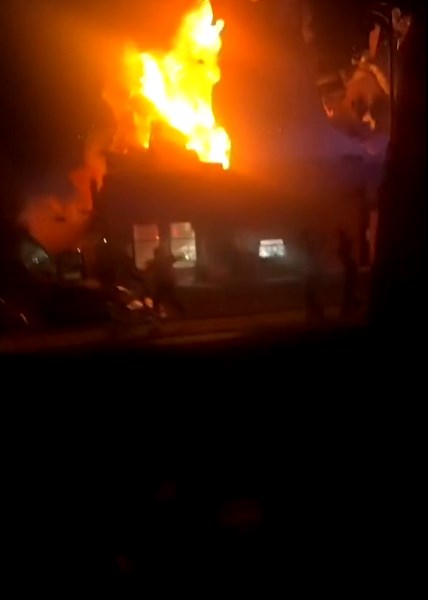 Huge explosion engulfs Utah strip mall after car crash