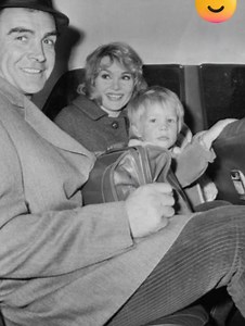 16K views · 47 reactions | Hommage à Sean Connery  Retour sur sa vie légendaire et sa relation avec son fils 凉 Les photos qui vous toucheront en plein cœur se trouvent dans le premier commentaire ⬇️⬇️⬇️ | Soyez heureux | Facebook