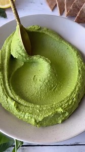 ULTRA CREAMY PESTO HUMMUS 🌱 🤤 pesto hummus = 🔥 combo! This recipe take less than 10 minutes to make & is perfect for sharing! You have to try! Find the full recipe here: https://thatveganbabe.com/pesto-hummus/ | That Vegan Babe