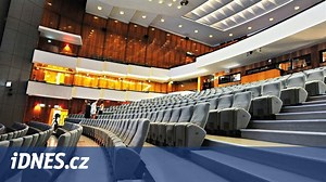 V Janáčkově divadle se opět hrálo, červenou žulu vystřídal bílý mramor - iDNES.cz