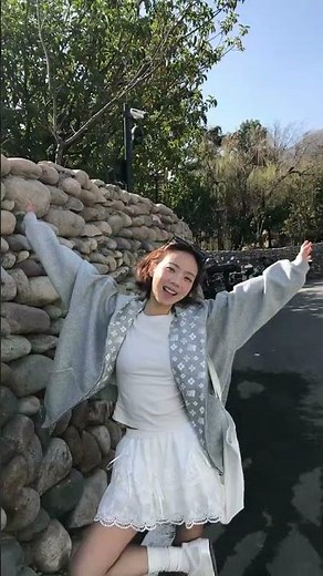 Petite Japanese & Korean Girls' Spring Poses - Capture the Season's Charm