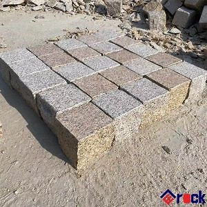 [Hot Item] Low Price Anti-Slip Finish Yellow Beige Granite Cobblestone for Driving Way Stone
