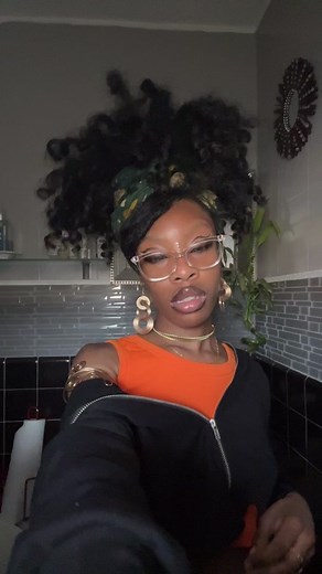 Black girls with glasses>>