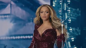 Beyoncé’s mom slams “clowns” claiming singer bleached her skin to look white