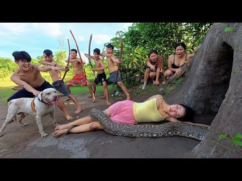 Horrifying! Brave Pitbull saves girl from a giant python with the help of a hunter