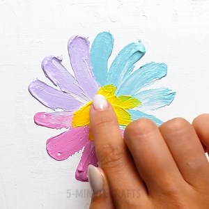 142K views · 1.3K reactions | Cute and easy painting ideas. 朗 | 5-Minute Crafts Play | Facebook