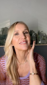 This is one of my favorite ways to do a bronzey Smokey eye, check out my story for a full tutorial 👄 Happy weekend everyone 👄👄 | Monika Blunder