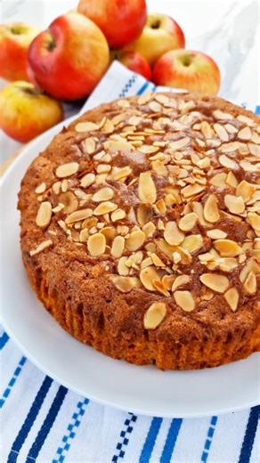 We're back on the foraged apples with this easy apple sponge cake 🍎 🍏😋 This is a recipe we'll be making every Summer from now on 🤩 (Along with apple crumbles!) Especially with a drizzle of homemade apple curd. Recipe coming soon! #applecake #applesponge #spongecake #easycake #appledessert #applecoffeecake #coffeecakes #sliceofcake #foragedfood #foraged #gardenapples | Tastefully Vikkie - Wholesome Family Recipes