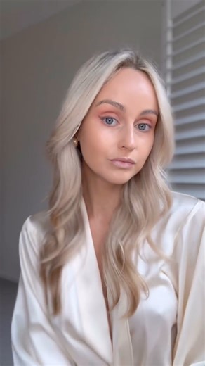 GRWM @sarah_czarnuch using Australia’s #1 products from @revlonanz 💋🥇 Australia’s #1 Foundation - ColorStay Longwear Foundation shade 205 Fresh Beige Australia’s #1 Powder - ColorStay Pressed Powder shade Medium Australia’s #1 Eyeshadow - ColorStay Day to Night Quad shade Stylish Australia’s #1 Eyeliner ColorStay Eyeliner shade Brown Australia’s #1 Blush - Powder Blush shade Hot Cheeks Australia’s #1 Lip liner - ColorStay Lip Liner shade Nude Australia’s #1 Lipstick Brand - Super Lustrous Lips