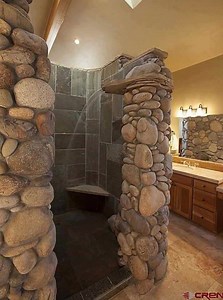 Wow!! Love this rock pillar entrance to this shower!!! 💖 Would you like this in your bathroom? Visit us: www.myincrediblerecipes.com via: https://www.pinterest.com/pin/430023464402038515/ | Recipes From Heaven