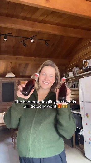 Homemade vanilla extract! I’ve been making homemade vanilla for the last 4 years, and it’s one of those simple, cozy kitchen projects that just feels special to make each fall. All you need? ✨ good-quality vanilla beans ✨ vodka (or another neutral alcohol) ✨ a small bottle ✨ a little patience You just slice the beans, drop them into the bottle, top it with alcohol, and let time work its magic. The longer it sits, the richer and deeper the flavour gets — and nothing beats using something you made