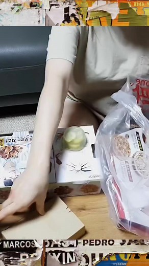 Volcano chicken and pizza is a surprisingly delicious combination of spicy Korean fried chicken and cheesy, savory pizza. Bagian 1 | Hamzy Fans, mukbang ASMR