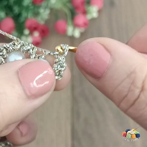 Wow!! ️ Girls, gorgeous jewelry 💫 I made it with embroidery floss and pearls... #crochet #knitting #diy # | Defne Gökçe