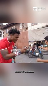 87K views · 10K reactions | Selamat datang di Indonesia  babang @ishowspeed Inilah momen pertama kali youtuber iShowSpeed datang ke Jakarta, baru sampai ia dikagetin oleh fan yang lagi nonton live streamingnya, dikenalin sama Indomie, dikasih batik, diajarin bahasa sunda sampai dibacain garis tangan oleh mamang mamang di Kota tua. Kalau kamu ketemu iShowSpeed mau tanya apa nih? #ishowspeed #jakarta #indonesia #viral #newsmerahputih #merahputihcom | merahputih.com | Facebook