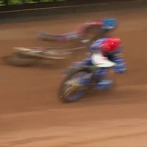 Two riders down in heat 2 😲 Fortunately both are up and okay 🙏 | FIM Speedway Grand Prix
