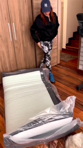 Thank you for all the love! 🤸🏽‍♂️🥂 Emma® is now available in India🇮🇳 Get upto 55% off on our official website ⏰ 🌐www.emma-sleep.in 🔬State of the art sleep technology 🏆15 years replacement warranty 📍Free delivery to 21,000 pincodes in India With love, from Germany 🇩🇪 #emmasleep #emmamattress #diwali | Emma Mattress