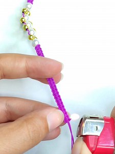 1.9K views · 13 reactions | Pulsera de hilo con cuentas y balines, parte 21 | Academia de macrame con faby | Facebook