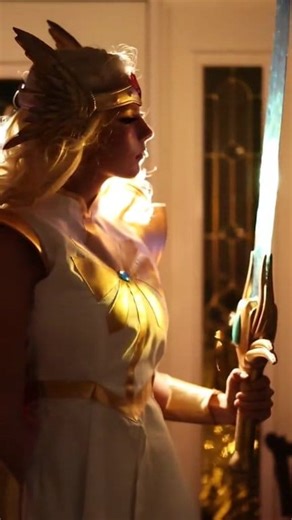 For the honor of Grayskull! ⚔️✨️🤍 ⋅ ⊱⋅❂⋅⊰ ⋅ ⊱⋅❂⋅⊰ ⋅ ⊱⋅❂⋅⊰ ⋅ #spop #shera #sheraandtheprincessesofpower #adora #sheraprincessofpower #dreamworksshera #sheracosplay #spopcosplay #adoracosplay #sheraandtheprincessesofpowercosplay #sheranatflix #transition #cosplaytransition | Halcybella