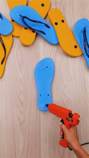 898K views · 5K reactions | Scared of Spiders? Try This GENIUS Trick! #funny #diy  | JOON | Facebook