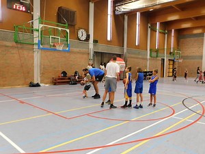 #Throwback naar vorige week toen Tomas Van Den Spiegel zijn mooiste basketbaloutfit nog eens aantrok voor #UpkotSparta #Laarne. De ploeg won een training door een actie te organiseren tijdens #iedereentegenkanker. | Kom op tegen Kanker