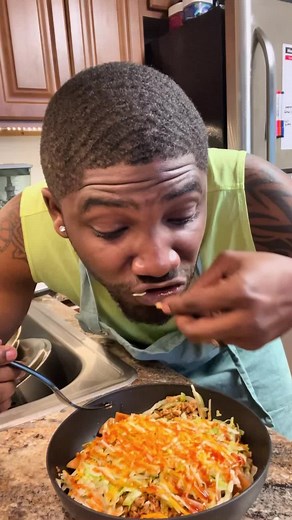 *Taco Salad Recipe* #homemadetacosalad #tacosaladbowl #tacosaladrecipe #eliteeats #tsrfoodie #homemadetortillachips #tsrfoodies #capitalcitymambosauce #theonealsway #viral #fyp #foryou #foryoupage #explorepage | Michael J O'Neal