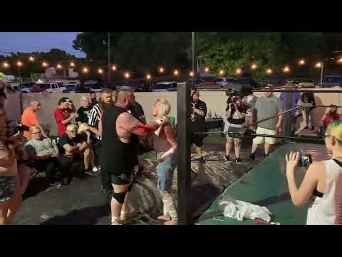 Brad Cash and Sarah Dox trade blows w/Taipei Fists!