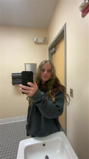 yourfuckingmom2 (@yourfuckingmom2)’s videos with girlfriend - 🪬