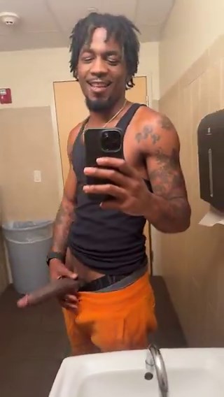 RT @daddie00: Come meet me in the bathroom 💦🍆🤫